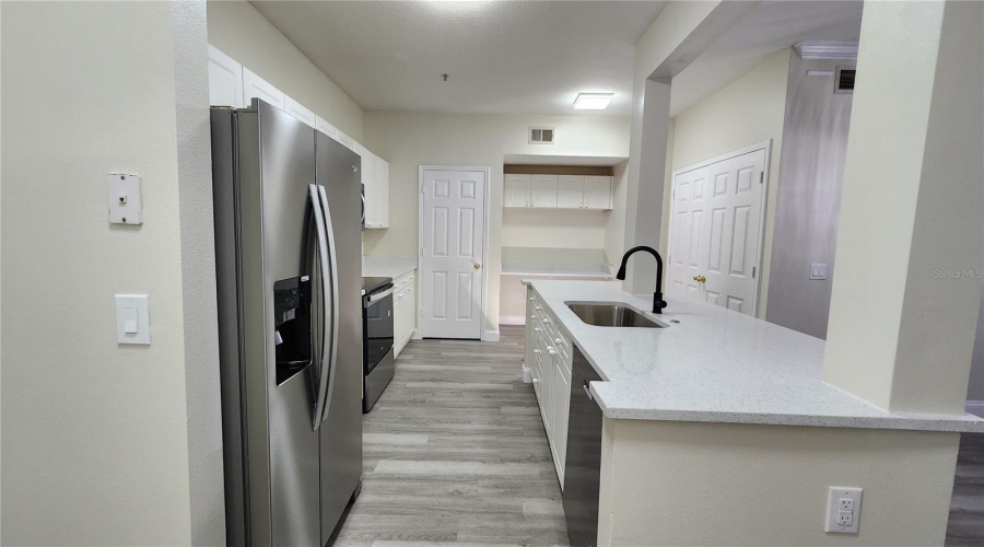 NEWLY UPDATED OPEN KITCHEN W/ AN OVERSIZED QUARTZ ISLAND!!!
