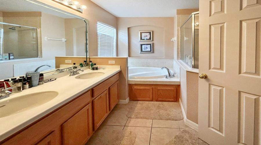 DAVENPORT, Florida 33897, 4 Bedrooms Bedrooms, ,3 BathroomsBathrooms,Residential,For Sale,BONVILLE,0,MFRS5130087
