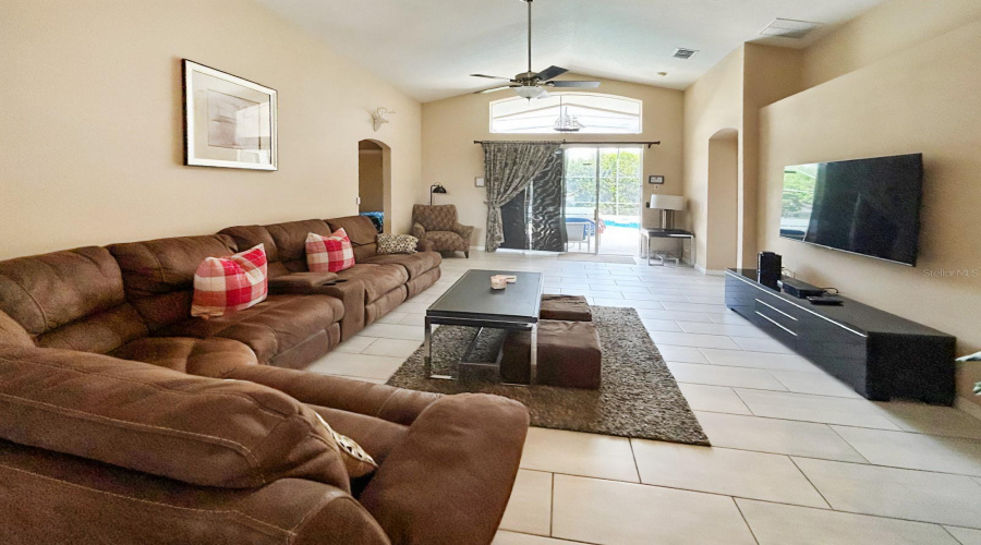 DAVENPORT, Florida 33897, 4 Bedrooms Bedrooms, ,3 BathroomsBathrooms,Residential,For Sale,BONVILLE,0,MFRS5130087