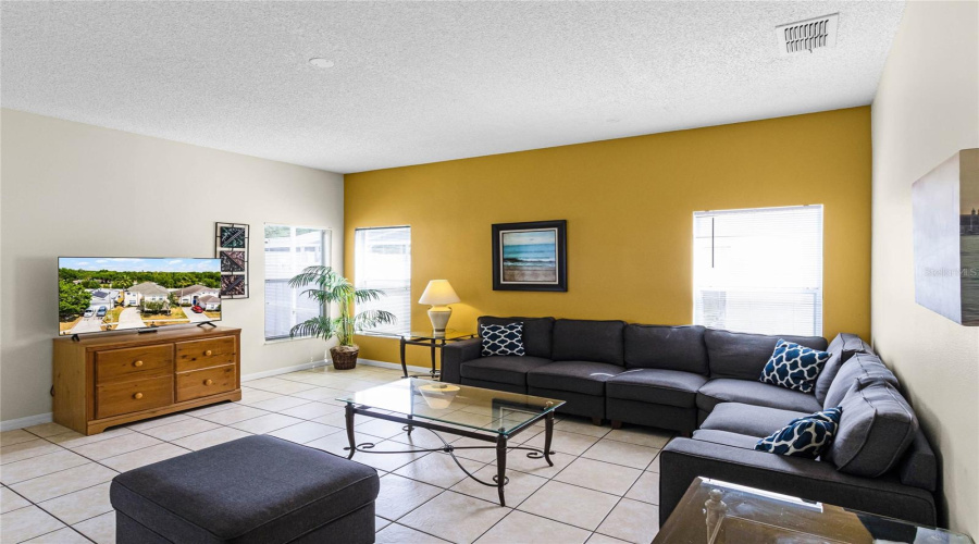 DAVENPORT, Florida 33897, 7 Bedrooms Bedrooms, ,5 BathroomsBathrooms,Residential,For Sale,BLOOMINGDALE,0,MFRS5123341