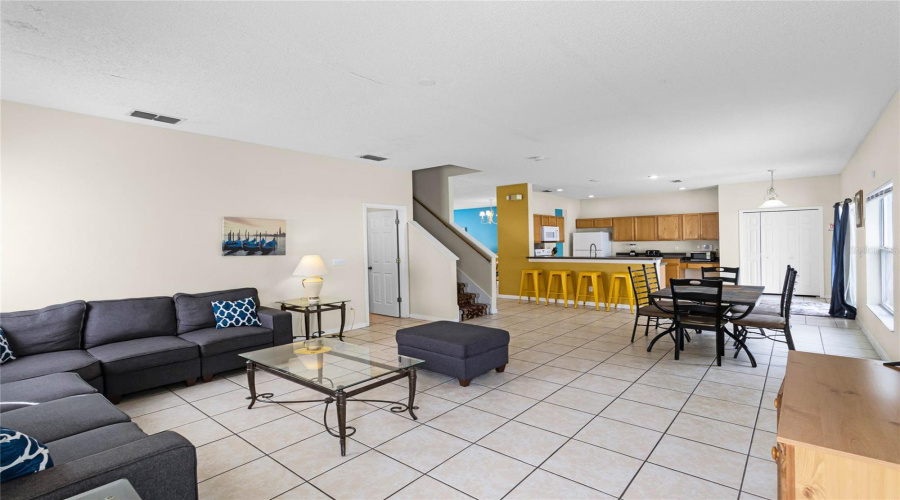 DAVENPORT, Florida 33897, 7 Bedrooms Bedrooms, ,5 BathroomsBathrooms,Residential,For Sale,BLOOMINGDALE,0,MFRS5123341