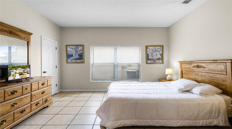 DAVENPORT, Florida 33897, 7 Bedrooms Bedrooms, ,5 BathroomsBathrooms,Residential,For Sale,BLOOMINGDALE,0,MFRS5123341