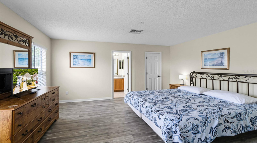 DAVENPORT, Florida 33897, 7 Bedrooms Bedrooms, ,5 BathroomsBathrooms,Residential,For Sale,BLOOMINGDALE,0,MFRS5123341