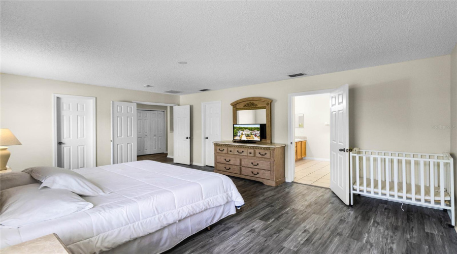 DAVENPORT, Florida 33897, 7 Bedrooms Bedrooms, ,5 BathroomsBathrooms,Residential,For Sale,BLOOMINGDALE,0,MFRS5123341