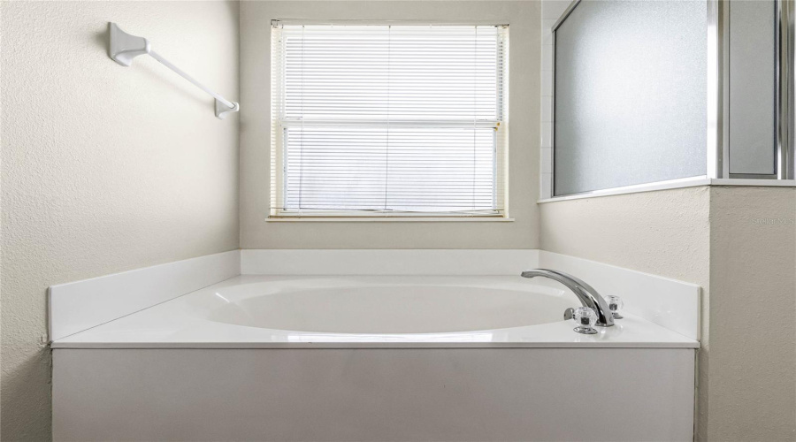 DAVENPORT, Florida 33897, 7 Bedrooms Bedrooms, ,5 BathroomsBathrooms,Residential,For Sale,BLOOMINGDALE,0,MFRS5123341
