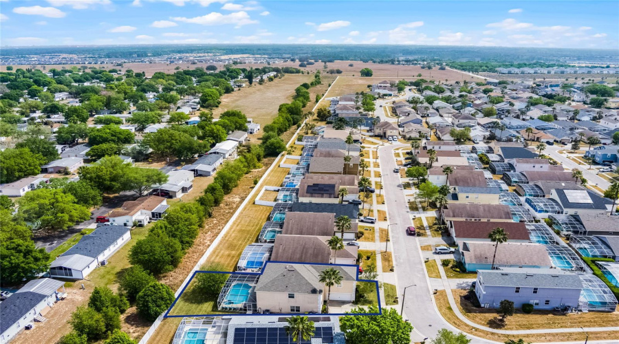 DAVENPORT, Florida 33897, 7 Bedrooms Bedrooms, ,5 BathroomsBathrooms,Residential,For Sale,BLOOMINGDALE,0,MFRS5123341