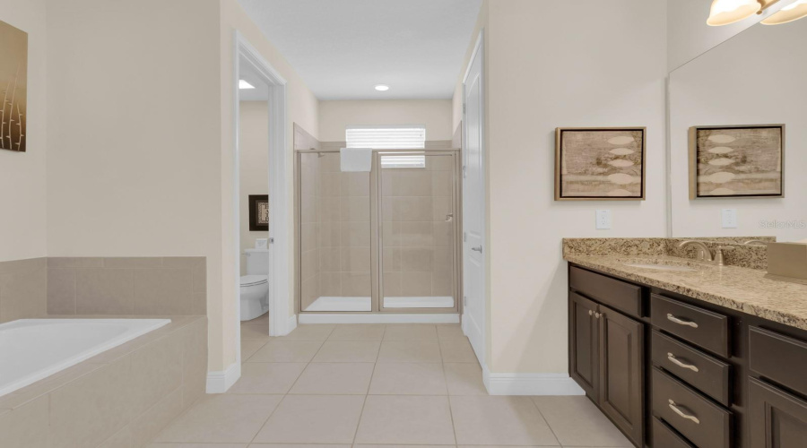 Primary en-suite bathroom