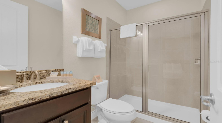 En-suite bathroom 6 to bedroom 6