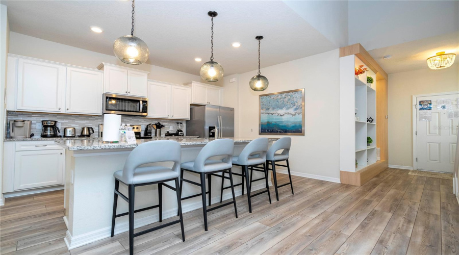 DAVENPORT, Florida 33897, 7 Bedrooms Bedrooms, ,5 BathroomsBathrooms,Residential,For Sale,SUMMER,0,MFRO6324163