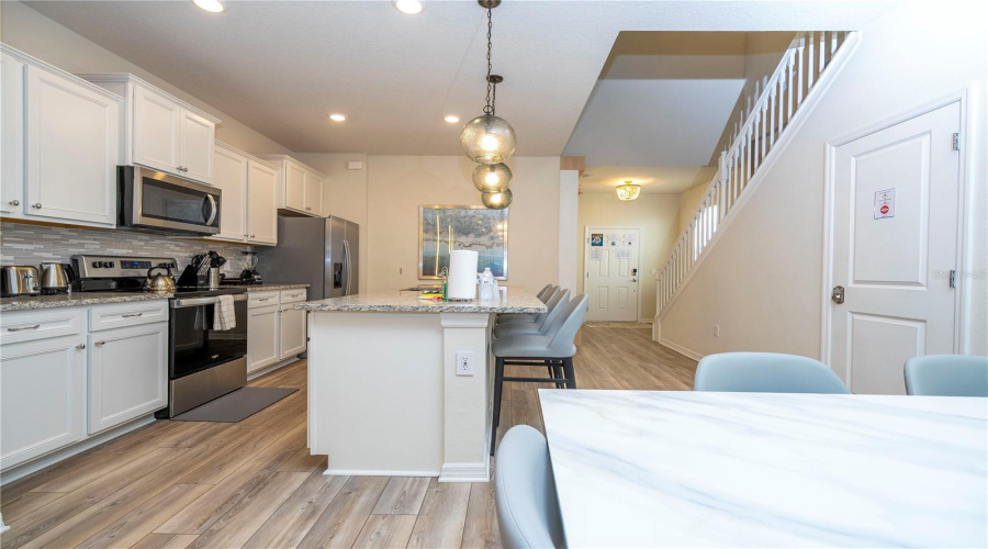 DAVENPORT, Florida 33897, 7 Bedrooms Bedrooms, ,5 BathroomsBathrooms,Residential,For Sale,SUMMER,0,MFRO6324163