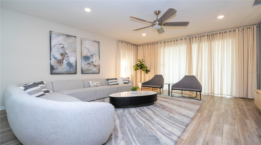 DAVENPORT, Florida 33897, 7 Bedrooms Bedrooms, ,5 BathroomsBathrooms,Residential,For Sale,SUMMER,0,MFRO6324163