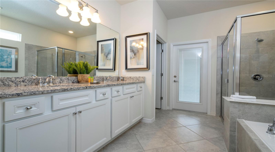 DAVENPORT, Florida 33897, 7 Bedrooms Bedrooms, ,5 BathroomsBathrooms,Residential,For Sale,SUMMER,0,MFRO6324163