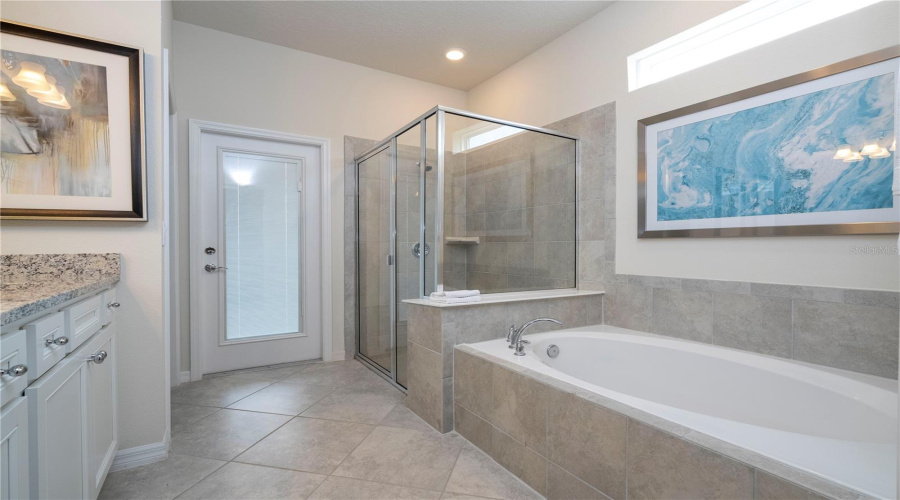 DAVENPORT, Florida 33897, 7 Bedrooms Bedrooms, ,5 BathroomsBathrooms,Residential,For Sale,SUMMER,0,MFRO6324163