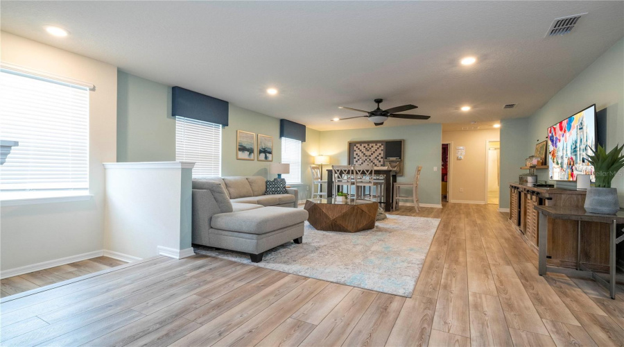 DAVENPORT, Florida 33897, 7 Bedrooms Bedrooms, ,5 BathroomsBathrooms,Residential,For Sale,SUMMER,0,MFRO6324163