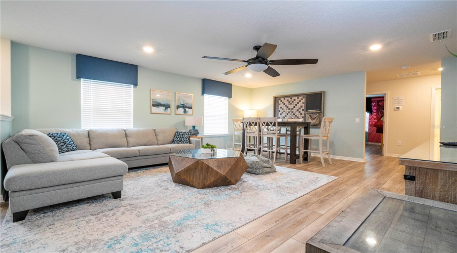 DAVENPORT, Florida 33897, 7 Bedrooms Bedrooms, ,5 BathroomsBathrooms,Residential,For Sale,SUMMER,0,MFRO6324163