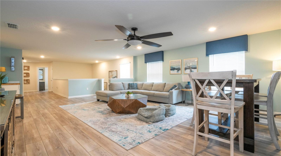 DAVENPORT, Florida 33897, 7 Bedrooms Bedrooms, ,5 BathroomsBathrooms,Residential,For Sale,SUMMER,0,MFRO6324163