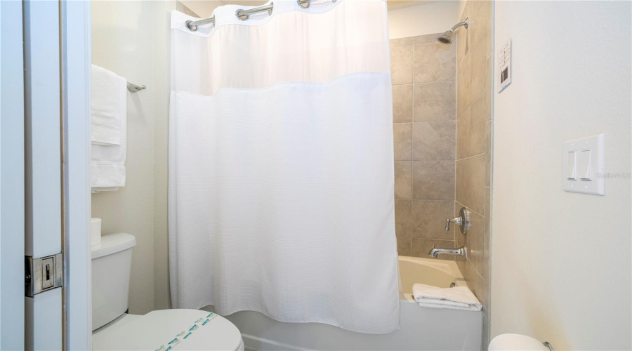 DAVENPORT, Florida 33897, 7 Bedrooms Bedrooms, ,5 BathroomsBathrooms,Residential,For Sale,SUMMER,0,MFRO6324163