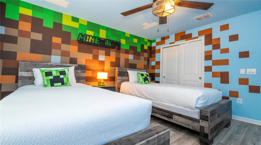DAVENPORT, Florida 33897, 7 Bedrooms Bedrooms, ,5 BathroomsBathrooms,Residential,For Sale,SUMMER,0,MFRO6324163