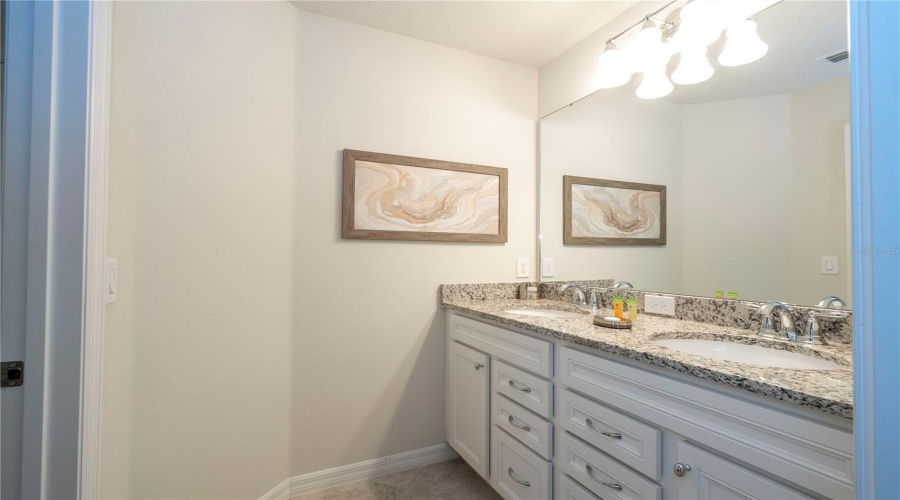 DAVENPORT, Florida 33897, 7 Bedrooms Bedrooms, ,5 BathroomsBathrooms,Residential,For Sale,SUMMER,0,MFRO6324163