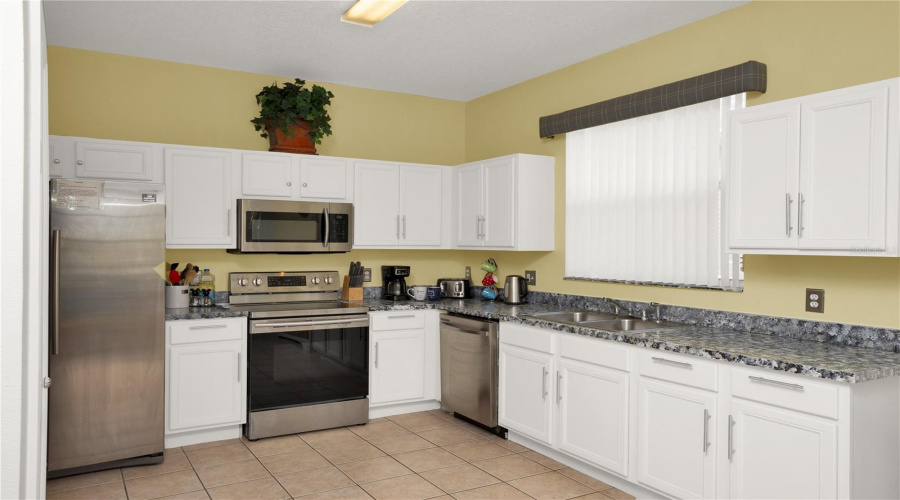 DAVENPORT, Florida 33897, 4 Bedrooms Bedrooms, ,3 BathroomsBathrooms,Residential,For Sale,PLUMOSO,0,MFRP4935424