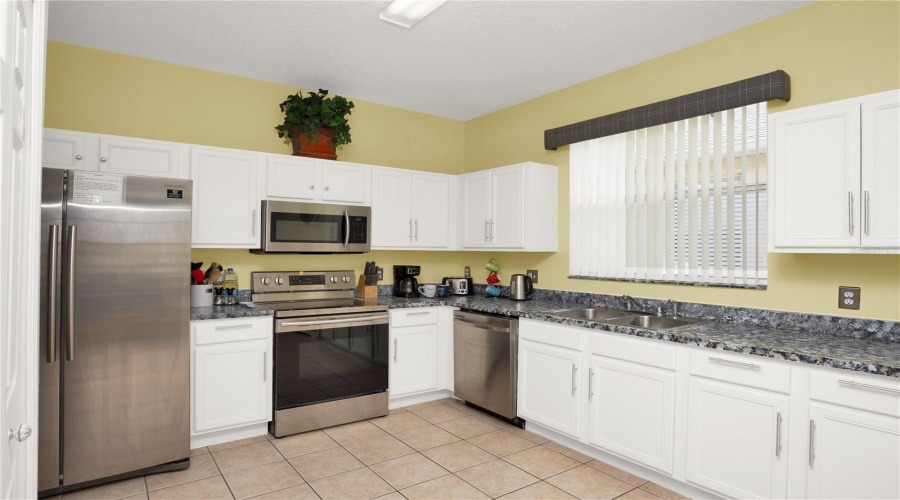DAVENPORT, Florida 33897, 4 Bedrooms Bedrooms, ,3 BathroomsBathrooms,Residential,For Sale,PLUMOSO,0,MFRP4935424