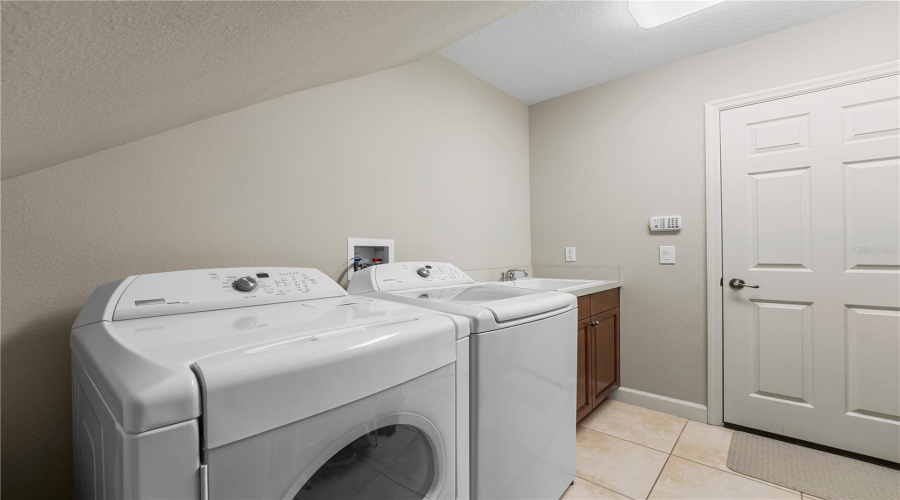 DAVENPORT, Florida 33837, 6 Bedrooms Bedrooms, ,4 BathroomsBathrooms,Residential,For Sale,CHADWICK,0,MFRO6323375