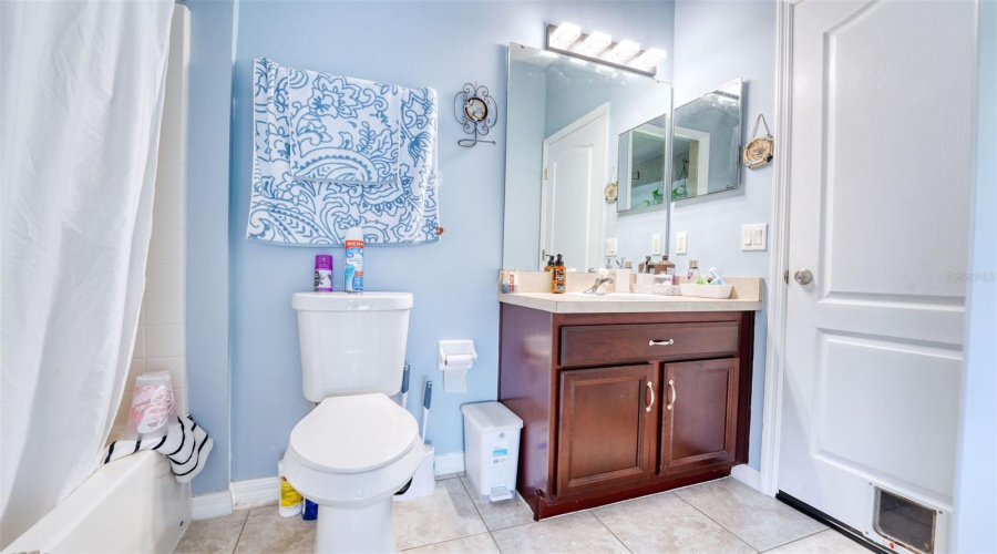 Studio bathroom