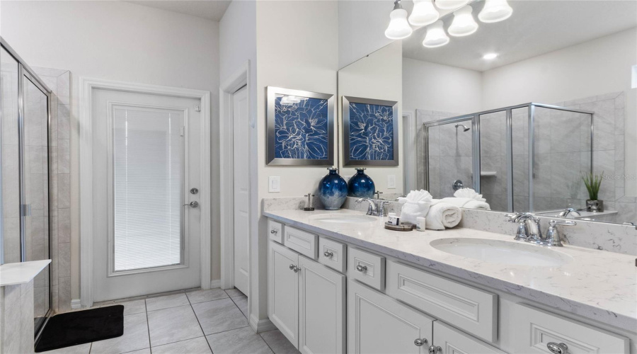 DAVENPORT, Florida 33897, 8 Bedrooms Bedrooms, ,6 BathroomsBathrooms,Residential,For Sale,LELANI,0,MFRO6324342