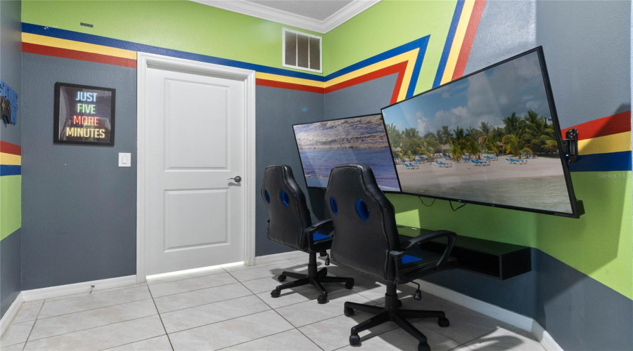 DAVENPORT, Florida 33897, 8 Bedrooms Bedrooms, ,6 BathroomsBathrooms,Residential,For Sale,LELANI,0,MFRO6324342