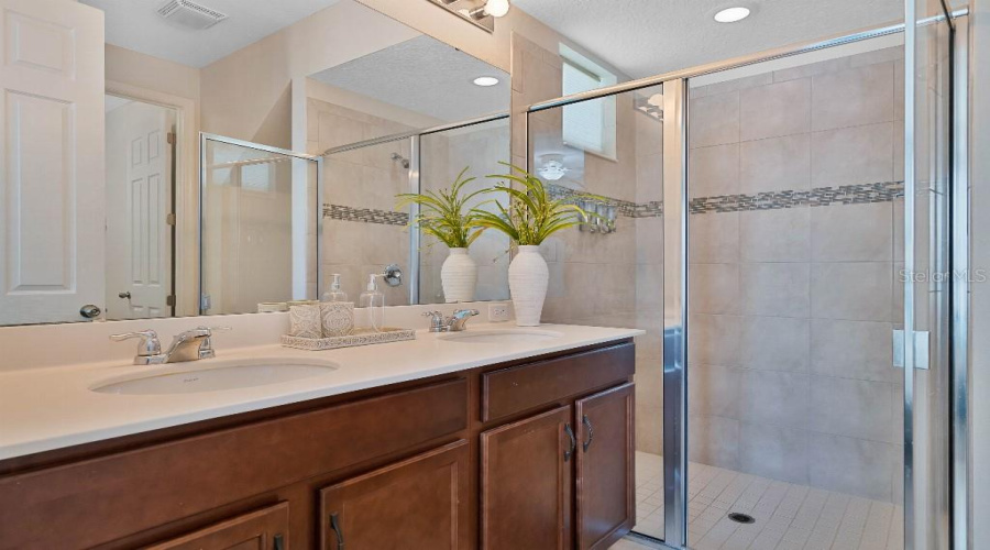 KISSIMMEE, Florida 34747, 5 Bedrooms Bedrooms, ,4 BathroomsBathrooms,Residential,For Sale,CAREY PALM,0,MFRTB8404193
