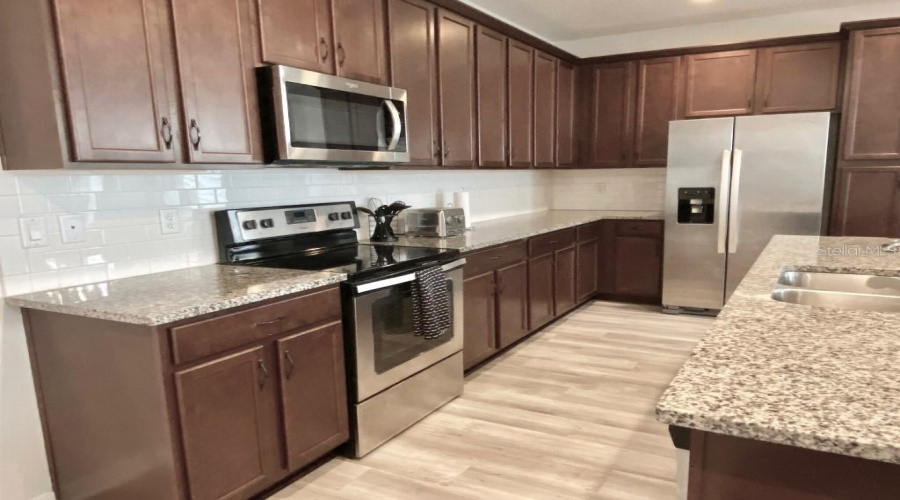 KISSIMMEE, Florida 34747, 5 Bedrooms Bedrooms, ,4 BathroomsBathrooms,Residential,For Sale,CAREY PALM,0,MFRTB8404193