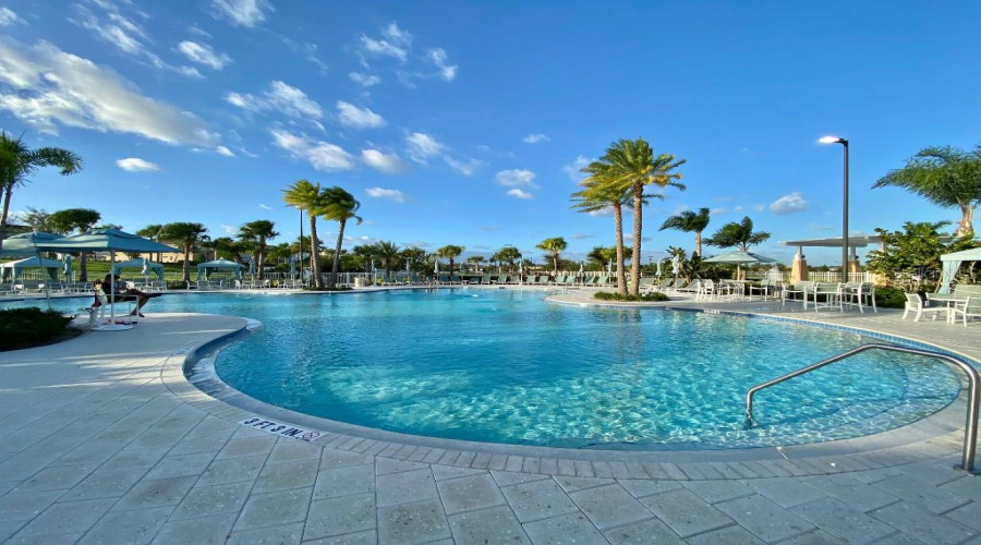 KISSIMMEE, Florida 34747, 5 Bedrooms Bedrooms, ,4 BathroomsBathrooms,Residential,For Sale,CAREY PALM,0,MFRTB8404193