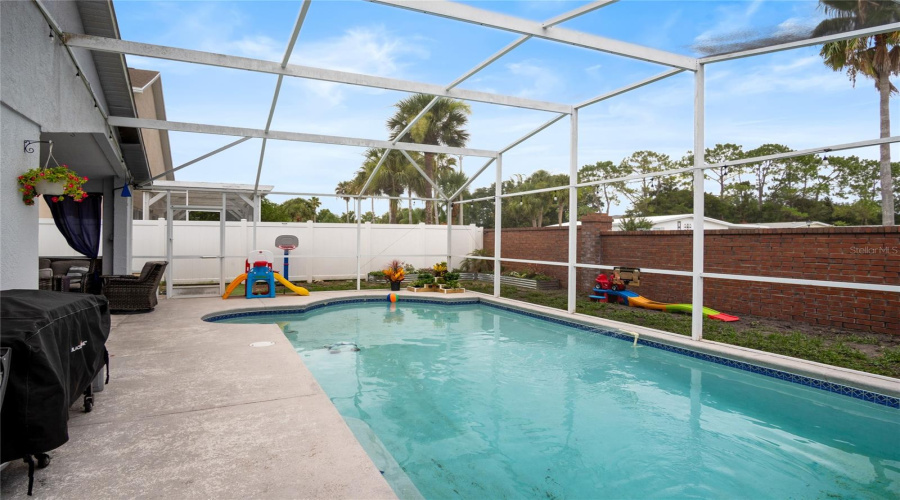 A picture of the screened in pool.
