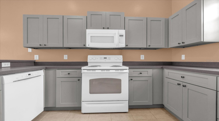 DAVENPORT, Florida 33897, 4 Bedrooms Bedrooms, ,3 BathroomsBathrooms,Residential,For Sale,BRUNELLO,0,MFRO6324737