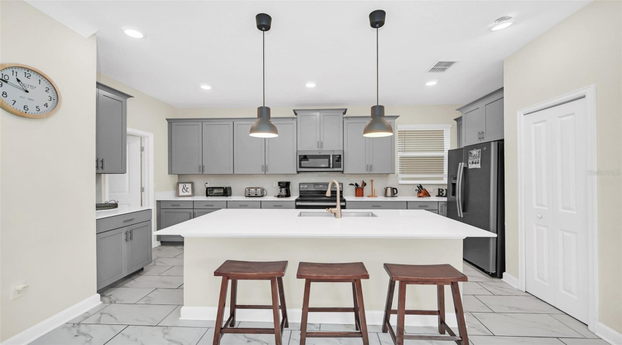 DAVENPORT, Florida 33896, 5 Bedrooms Bedrooms, ,5 BathroomsBathrooms,Residential,For Sale,DROP SHOT,0,MFRO6173246