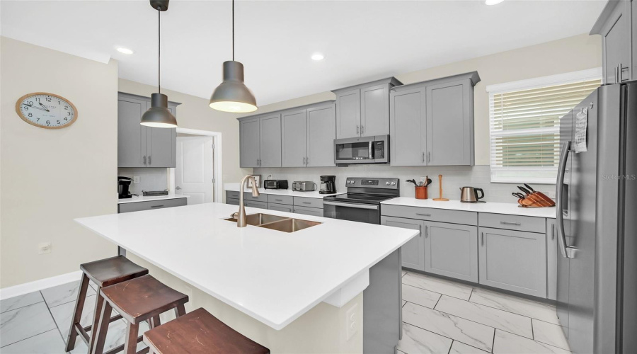 DAVENPORT, Florida 33896, 5 Bedrooms Bedrooms, ,5 BathroomsBathrooms,Residential,For Sale,DROP SHOT,0,MFRO6173246