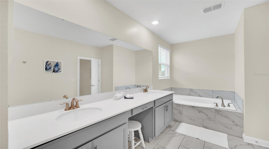 DAVENPORT, Florida 33896, 5 Bedrooms Bedrooms, ,5 BathroomsBathrooms,Residential,For Sale,DROP SHOT,0,MFRO6173246