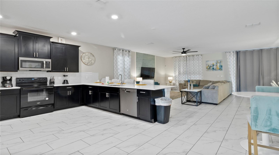 DAVENPORT, Florida 33896, 10 Bedrooms Bedrooms, ,5 BathroomsBathrooms,Residential,For Sale,DROP,0,MFRO6227782