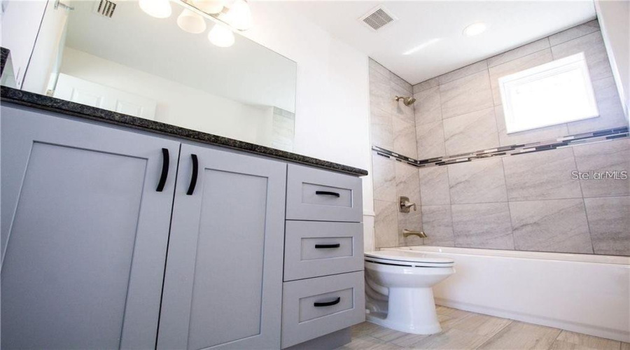 DAVENPORT, Florida 33896, 3 Bedrooms Bedrooms, ,3 BathroomsBathrooms,Residential,For Sale,LAKE SHORE,0,MFRTB8404717