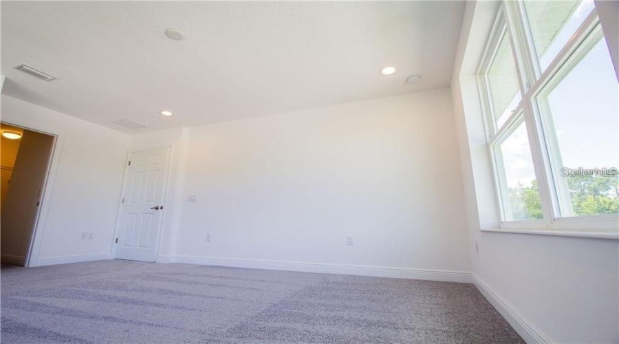 DAVENPORT, Florida 33896, 3 Bedrooms Bedrooms, ,3 BathroomsBathrooms,Residential,For Sale,LAKE SHORE,0,MFRTB8404717