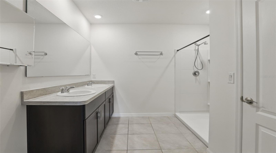 KISSIMMEE, Florida 34746, 3 Bedrooms Bedrooms, ,2 BathroomsBathrooms,Residential,For Sale,PERENNIAL,0,MFRO6295710