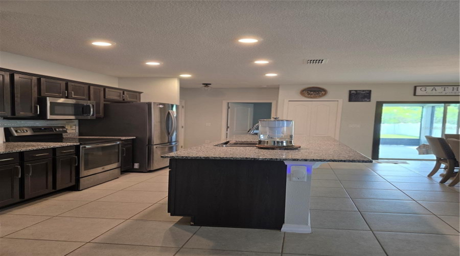 KISSIMMEE, Florida 34746, 3 Bedrooms Bedrooms, ,2 BathroomsBathrooms,Residential,For Sale,DESERT ROSE AVE,0,MFRS5130356