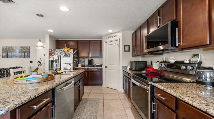DAVENPORT, Florida 33837, 4 Bedrooms Bedrooms, ,2 BathroomsBathrooms,Residential,For Sale,FILLMORE,0,MFRV4943643