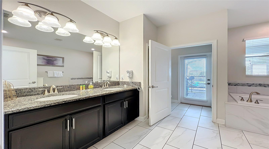 DAVENPORT, Florida 33896, 8 Bedrooms Bedrooms, ,5 BathroomsBathrooms,Residential,For Sale,SAND TRAP,0,MFRO6324542