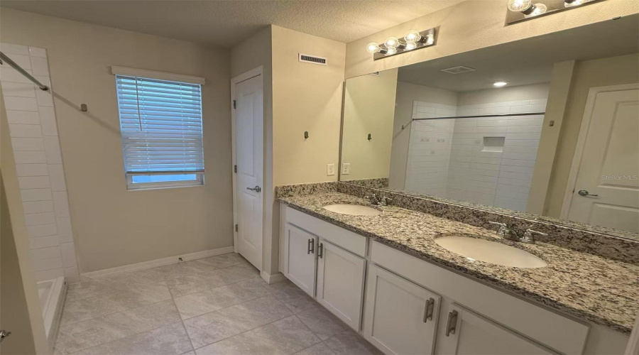 KISSIMMEE, Florida 34746, 3 Bedrooms Bedrooms, ,2 BathroomsBathrooms,Residential,For Sale,BUENA VIEW,0,MFRO6324970