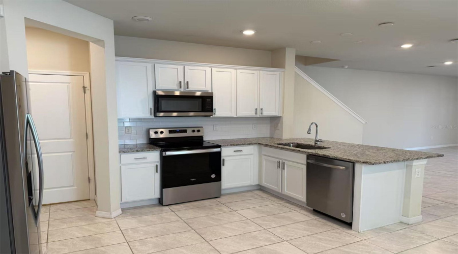 KISSIMMEE, Florida 34746, 3 Bedrooms Bedrooms, ,2 BathroomsBathrooms,Residential,For Sale,BUENA VIEW,0,MFRO6324970