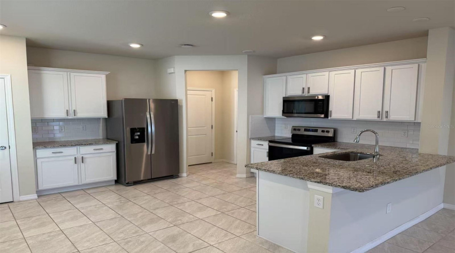 KISSIMMEE, Florida 34746, 3 Bedrooms Bedrooms, ,2 BathroomsBathrooms,Residential,For Sale,BUENA VIEW,0,MFRO6324970