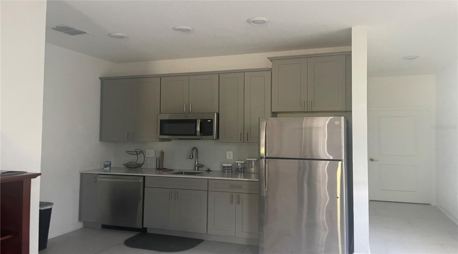DAVENPORT, Florida 33837, 5 Bedrooms Bedrooms, ,3 BathroomsBathrooms,Residential,For Sale,CAMDEN,0,MFRS5130360