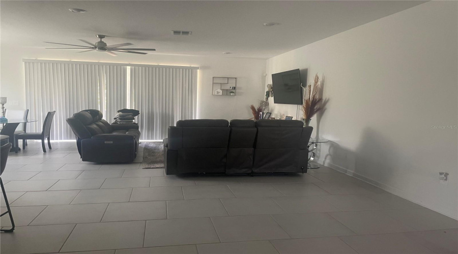 DAVENPORT, Florida 33837, 5 Bedrooms Bedrooms, ,3 BathroomsBathrooms,Residential,For Sale,CAMDEN,0,MFRS5130360
