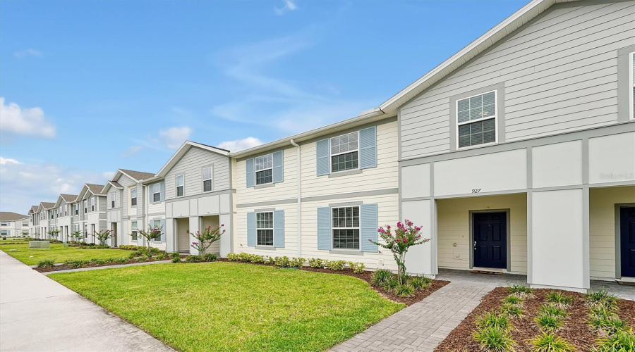 DAVENPORT, Florida 33897, 5 Bedrooms Bedrooms, ,4 BathroomsBathrooms,Residential,For Sale,PARADISE,0,MFRO6324999